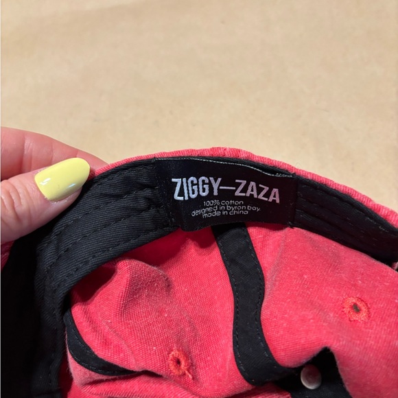 ZIGGY ZAZA Roses are Red‎ Cap in Washed Red - Picture 4 of 5